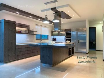 Casa de Lujo Puerta Aqua en Venta Av Universidad como Nueva Zona Dorada Andares Zapopan Punta Premier