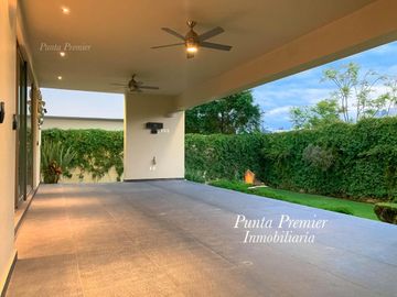 Casa de Lujo Puerta Aqua en Venta Av Universidad como Nueva Zona Dorada Andares Zapopan Punta Premier
