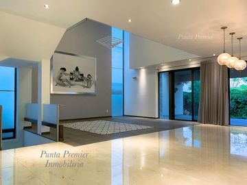 Casa de Lujo Puerta Aqua en Venta Av Universidad como Nueva Zona Dorada Andares Zapopan Punta Premier