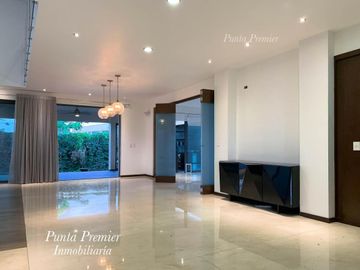 Casa de Lujo Puerta Aqua en Venta Av Universidad como Nueva Zona Dorada Andares Zapopan Punta Premier