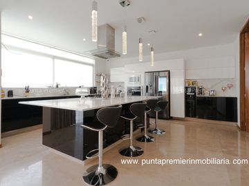 Residencia de lujo en Puerta las Lomas Venta zona Dorada Andares Puerta de Hierro Zapopan.