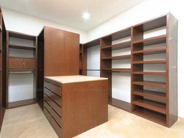 Residencia en Venta Nueva Abadia de Lujo Av. Universidad Zona andares Puerta de Hierro Zapopan