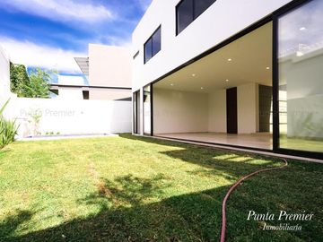 Residencia en Venta Nueva Abadia de Lujo Av. Universidad Zona andares Puerta de Hierro Zapopan