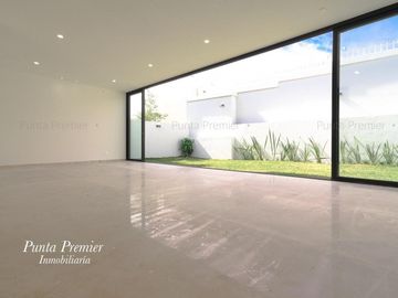 Residencia en Venta Nueva Abadia de Lujo Av. Universidad Zona andares Puerta de Hierro Zapopan
