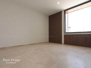 Residencia en Venta Nueva Abadia de Lujo Av. Universidad Zona andares Puerta de Hierro Zapopan