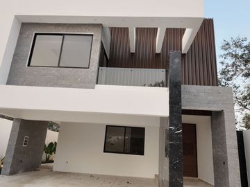 CASA EN VENTA EN PROVINCIA, CLUB DE GOLF, MÉRIDA, YUCATÁN.