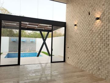 CASA EN VENTA EN PROVINCIA, CLUB DE GOLF, MÉRIDA, YUCATÁN.