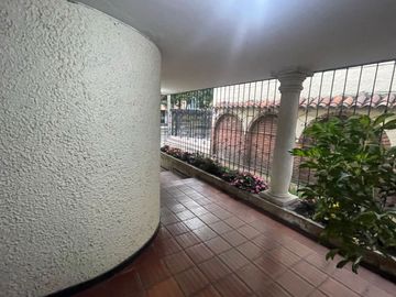 SE VENDEN 2 CASAS EN BARRIO SANTA PAULA