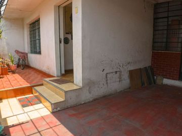 Se Vende Casa Primer Piso De 181M2 Incluido Triplex En Patio Interno - Sjl