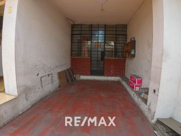 Se Vende Casa Primer Piso De 181M2 Incluido Triplex En Patio Interno - Sjl