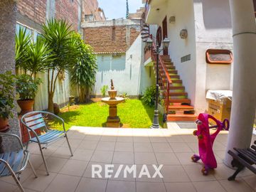 Se Vende Casa Primer Piso De 181M2 Incluido Triplex En Patio Interno - Sjl