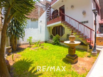 Se Vende Casa Primer Piso De 181M2 Incluido Triplex En Patio Interno - Sjl