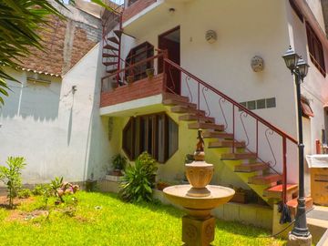 Se Vende Casa Primer Piso De 181M2 Incluido Triplex En Patio Interno - Sjl