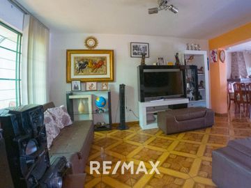 Se Vende Casa Primer Piso De 181M2 Incluido Triplex En Patio Interno - Sjl