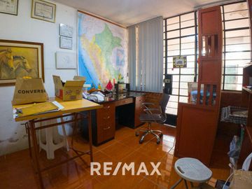 Se Vende Casa Primer Piso De 181M2 Incluido Triplex En Patio Interno - Sjl
