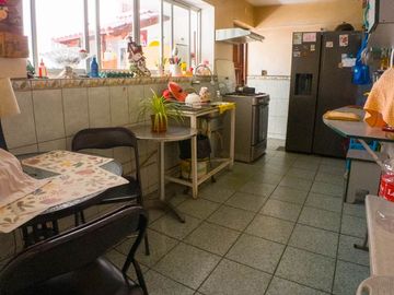Se Vende Casa Primer Piso De 181M2 Incluido Triplex En Patio Interno - Sjl