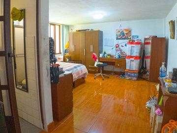 Se Vende Casa Primer Piso De 181M2 Incluido Triplex En Patio Interno - Sjl