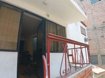 Se Vende Casa Primer Piso De 181M2 Incluido Triplex En Patio Interno - Sjl