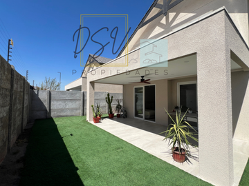 SE VENDE CASA SECTOR AV. LA MONTAÑA NORTE VALLE GRANDE LAMPA