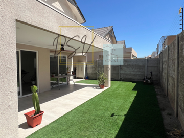 SE VENDE CASA SECTOR AV. LA MONTAÑA NORTE VALLE GRANDE LAMPA
