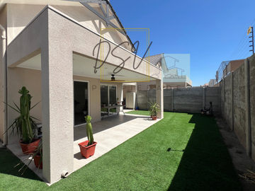 SE VENDE CASA SECTOR AV. LA MONTAÑA NORTE VALLE GRANDE LAMPA