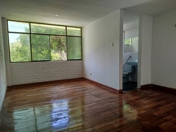VENTA DE CASA FRENTE A PARQUE EN LAS VIÑAS DE LA MOLINA