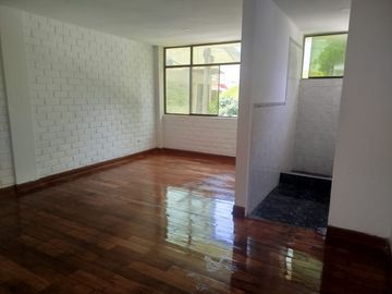 VENTA DE CASA FRENTE A PARQUE EN LAS VIÑAS DE LA MOLINA