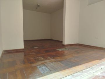 VENTA DE CASA FRENTE A PARQUE EN LAS VIÑAS DE LA MOLINA