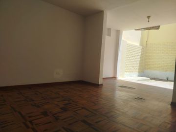VENTA DE CASA FRENTE A PARQUE EN LAS VIÑAS DE LA MOLINA