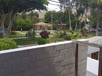VENTA DE CASA FRENTE A PARQUE EN LAS VIÑAS DE LA MOLINA