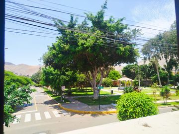 VENTA DE CASA FRENTE A PARQUE EN LAS VIÑAS DE LA MOLINA
