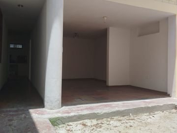VENTA DE CASA FRENTE A PARQUE EN LAS VIÑAS DE LA MOLINA