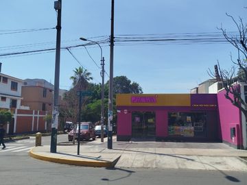 VENTA DE CASA FRENTE A PARQUE EN LAS VIÑAS DE LA MOLINA