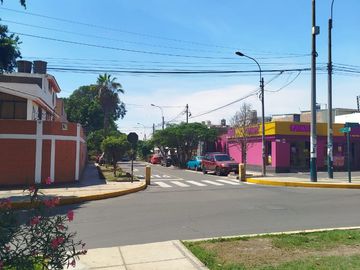 VENTA DE CASA FRENTE A PARQUE EN LAS VIÑAS DE LA MOLINA