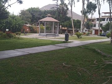 VENTA DE CASA FRENTE A PARQUE EN LAS VIÑAS DE LA MOLINA