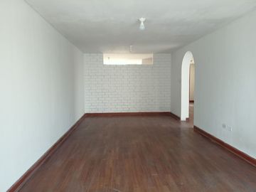 VENTA DE CASA FRENTE A PARQUE EN LAS VIÑAS DE LA MOLINA