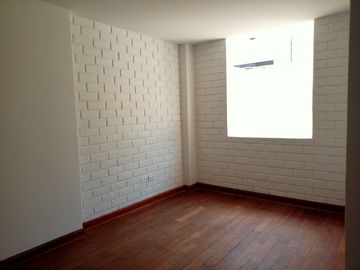 VENTA DE CASA FRENTE A PARQUE EN LAS VIÑAS DE LA MOLINA