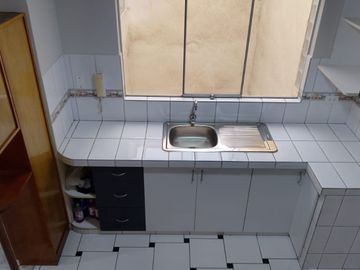 AMPLIO DEPARTAMENTO DUPLEX EN URB. VILLASOL ZONA CENTRICA EN LOS OLIVOS