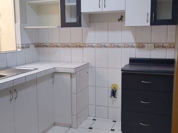 AMPLIO DEPARTAMENTO DUPLEX EN URB. VILLASOL ZONA CENTRICA EN LOS OLIVOS