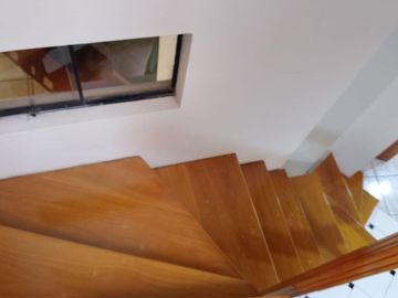 AMPLIO DEPARTAMENTO DUPLEX EN URB. VILLASOL ZONA CENTRICA EN LOS OLIVOS