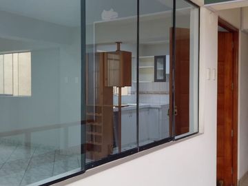 AMPLIO DEPARTAMENTO DUPLEX EN URB. VILLASOL ZONA CENTRICA EN LOS OLIVOS