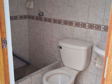 AMPLIO DEPARTAMENTO DUPLEX EN URB. VILLASOL ZONA CENTRICA EN LOS OLIVOS