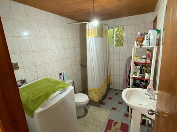 CASA EN TERRENO 440 M² - 2 PISOS, 5D3B - LAS BANDURRIAS - PIRQUE (Cód.124)