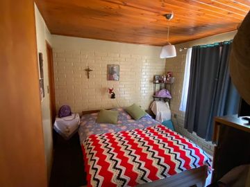 CASA EN TERRENO 440 M² - 2 PISOS, 5D3B - LAS BANDURRIAS - PIRQUE (Cód.124)
