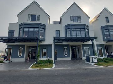 Louise at Symphonia Rumah American Classic Premium di Gading Serpong