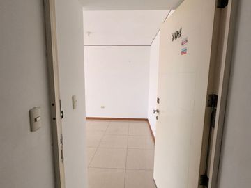 VENDO DEPARTAMENTO DE 83m² 03 DORM. 6° piso + 01 COCHERA - LINCE