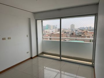 VENDO DEPARTAMENTO DE 83m² 03 DORM. 6° piso + 01 COCHERA - LINCE