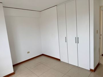 VENDO DEPARTAMENTO DE 83m² 03 DORM. 6° piso + 01 COCHERA - LINCE