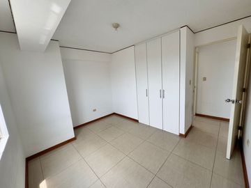 VENDO DEPARTAMENTO DE 83m² 03 DORM. 6° piso + 01 COCHERA - LINCE