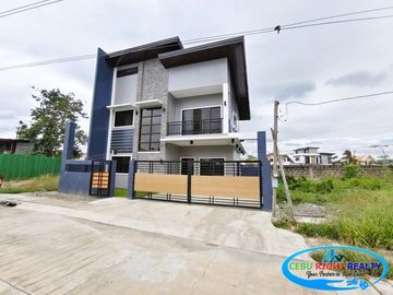 4 Bedroom House For Sale in Corona Del Mar Talisay City Cebu